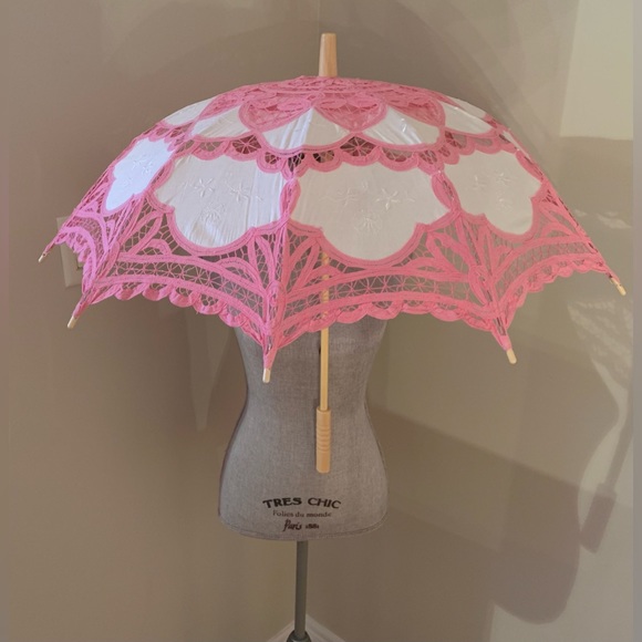 3 Umbrellas - Picture 2 of 8